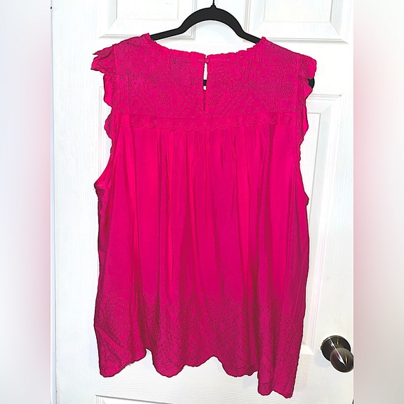 Size 3 Torrid eyelet, sleeveless top - Picture 5 of 9